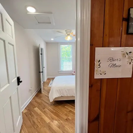 The Washington Inn Galax Room photo