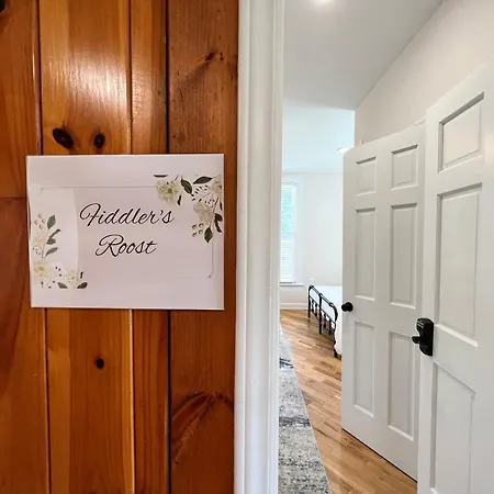 The Washington Inn Galax Room photo