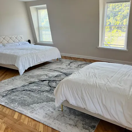 The Washington Inn Galax Room photo