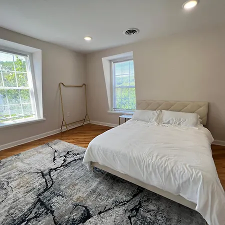 The Washington Inn Galax Room photo
