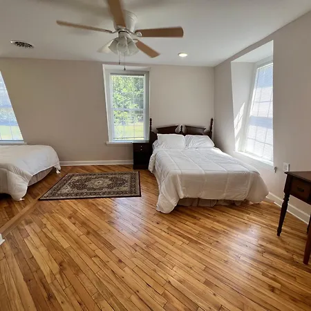 The Washington Inn Galax Room photo
