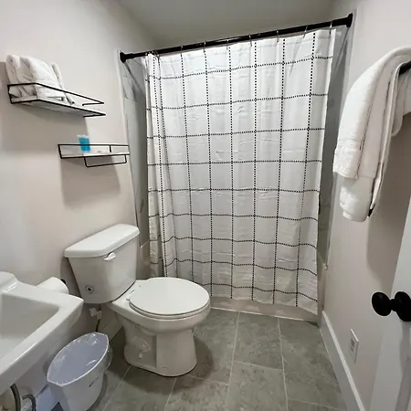 The Washington Inn Galax Room photo