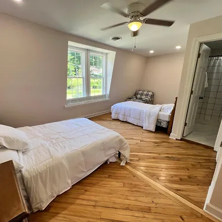 The Washington Inn Galax Room photo
