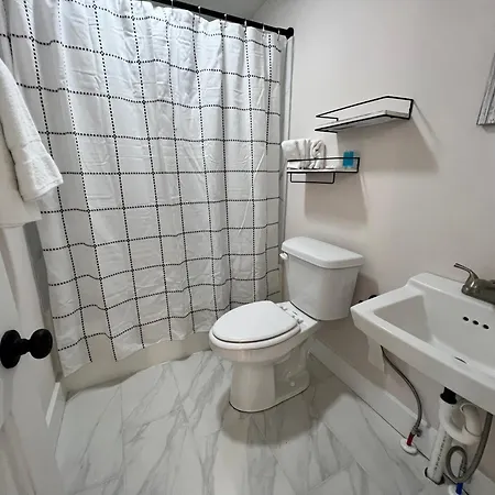 The Washington Inn Galax Room photo