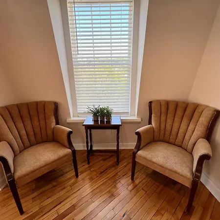 The Washington Inn Galax Room photo
