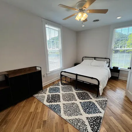 The Washington Inn Galax Room photo