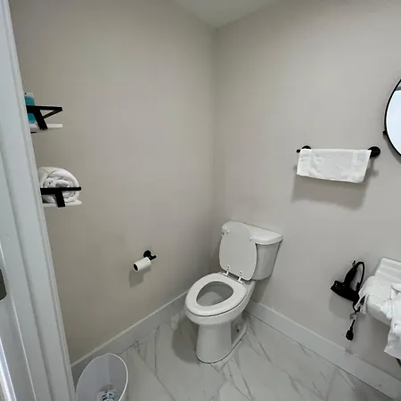 The Washington Inn Galax Room photo